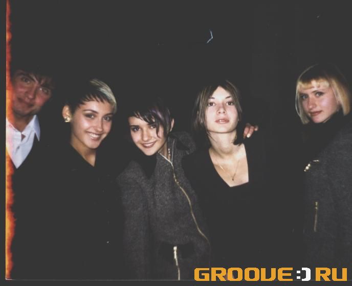 «v institute(4ernii kostjum)»